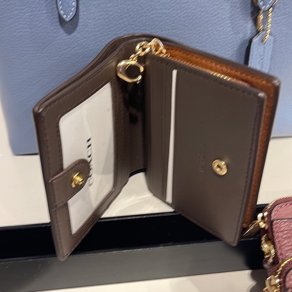 Coach Snap Wallet
IM/Redwood - Picture 8 of 16